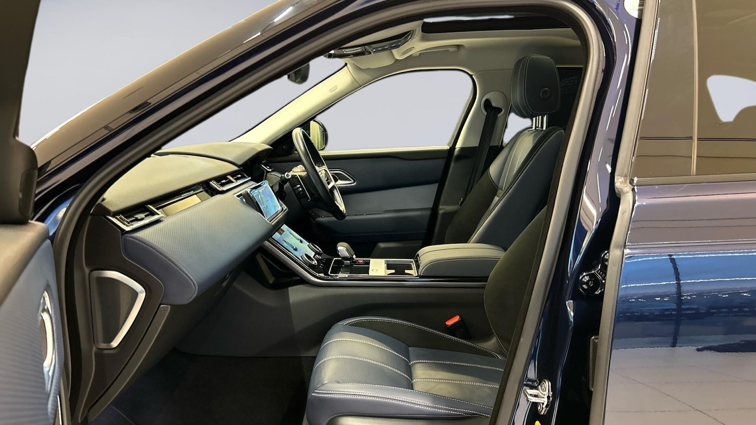 Used Land Rover Range Rover Velar 2022 for sale - 76674932: Photo 3