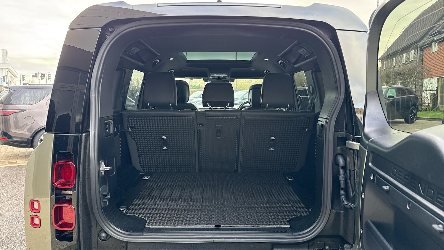 Used Land Rover Defender 2024 for sale - 77372714: Photo 10