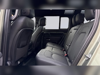 Used Land Rover Defender 2024 for sale - 77372714: Photo