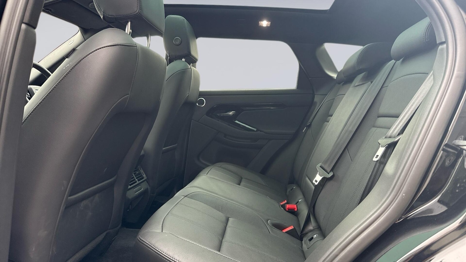 Used Land Rover Range Rover Evoque 2025 for sale - 76679313: Photo 4