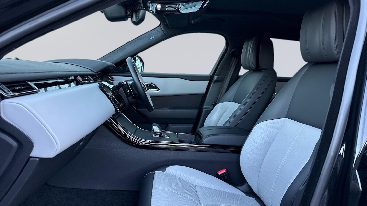 Used Land Rover Range Rover Velar 2025 for sale - 77307294: Photo 3