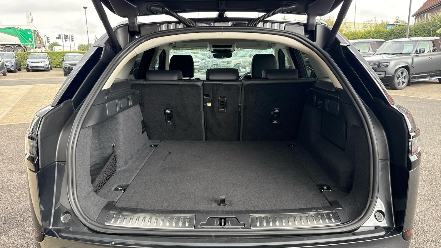 Used Land Rover Range Rover Velar 2025 for sale - 76680270: Photo 10