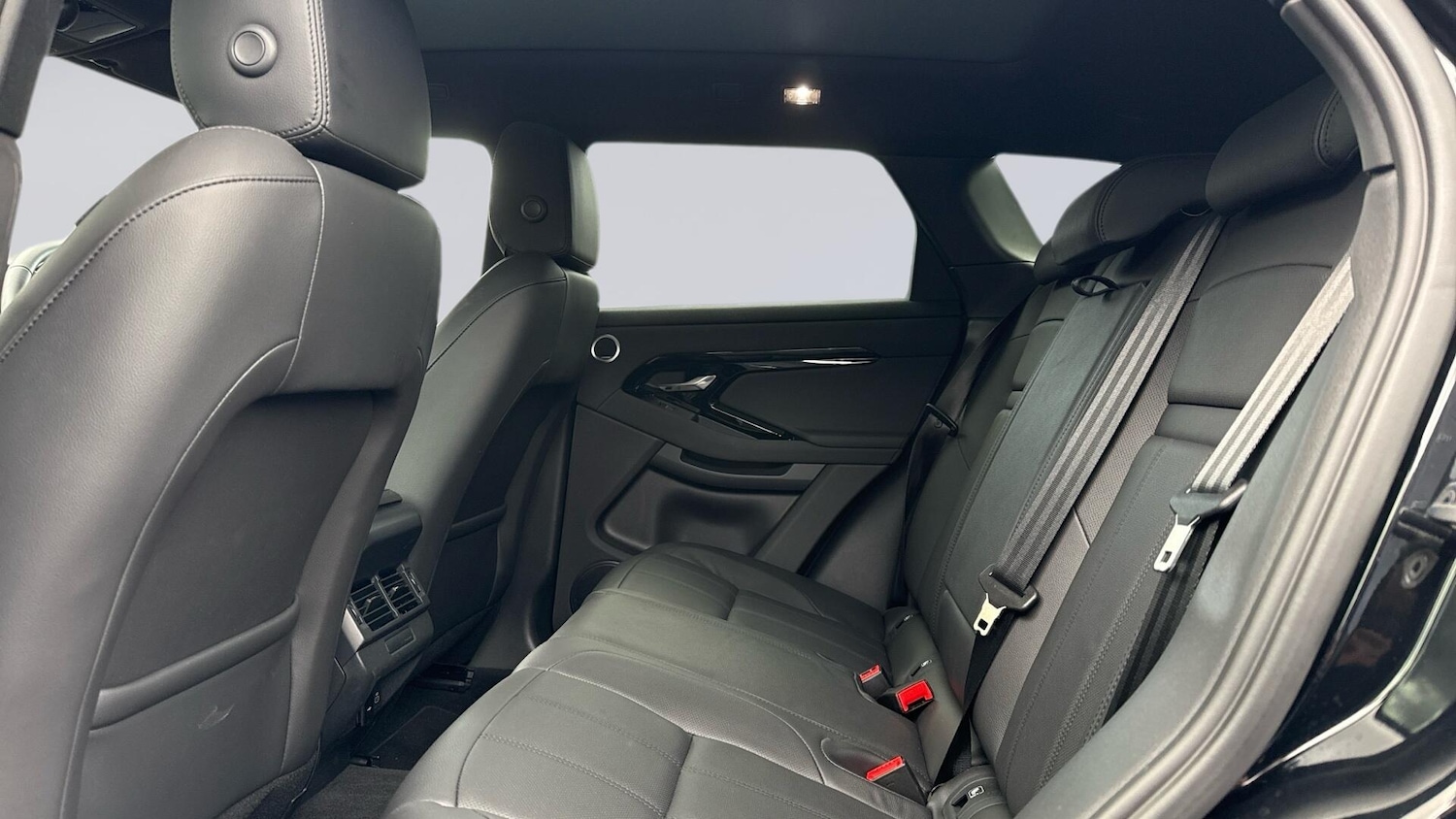 Used Land Rover Range Rover Evoque 2025 for sale - 77910859: Photo 4