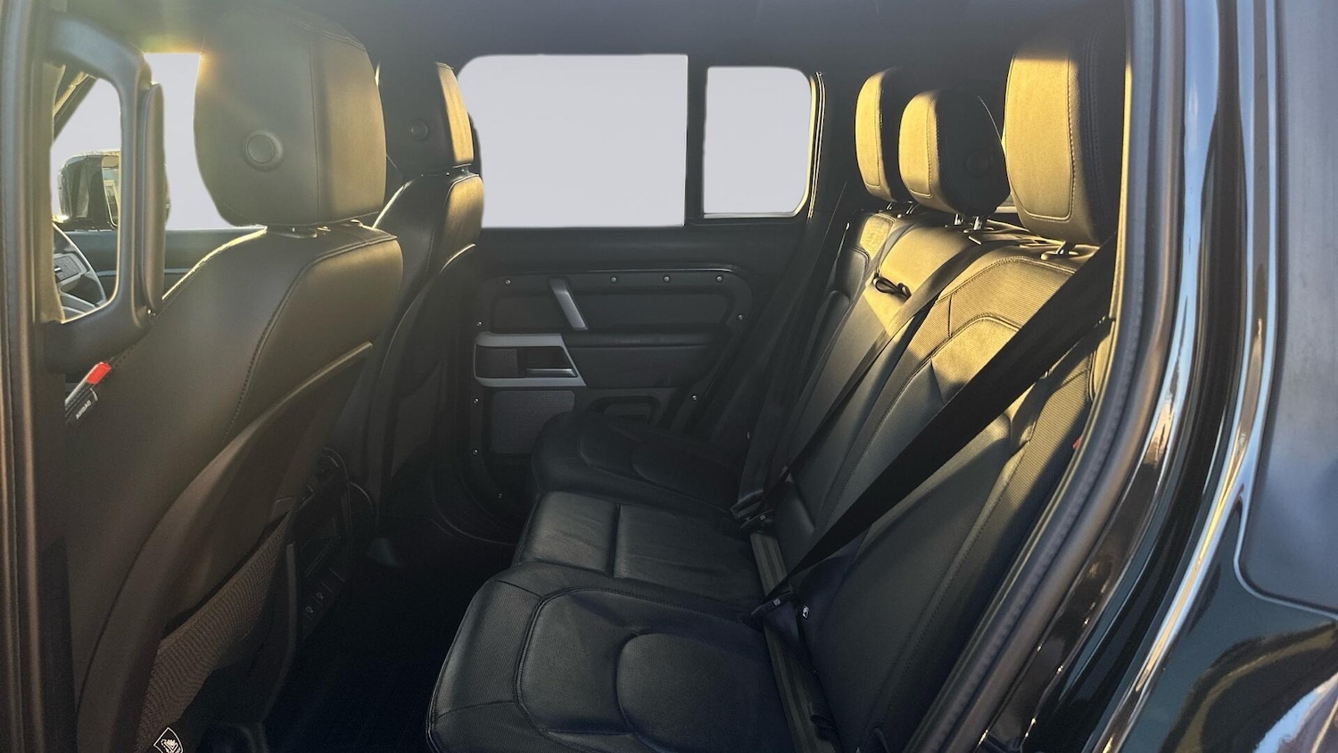 Used Land Rover Defender 2023 for sale - 76675912: Photo 4