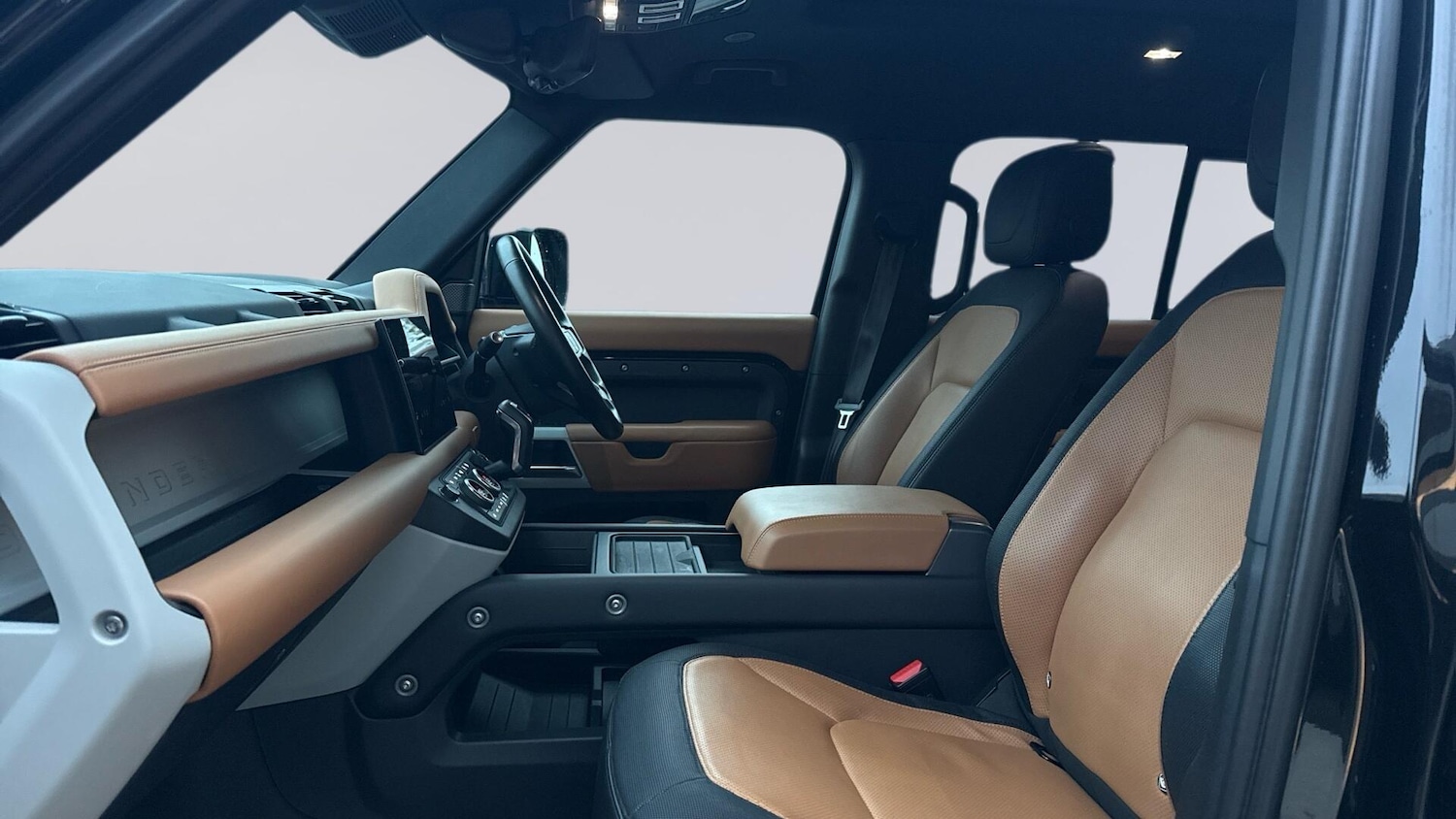 Used Land Rover Defender 2023 for sale - 77010023: Photo 3