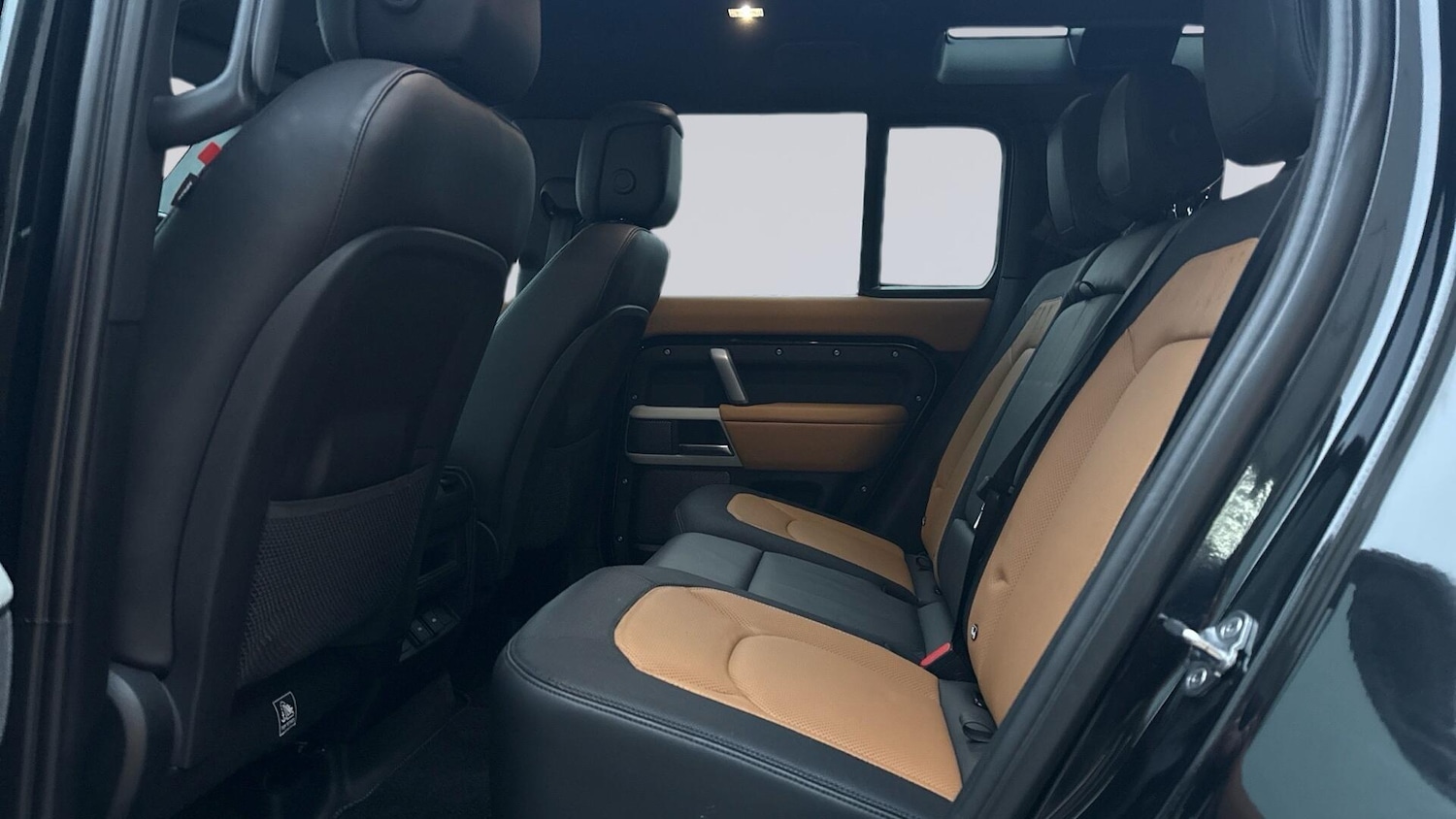 Used Land Rover Defender 2023 for sale - 77010023: Photo 4