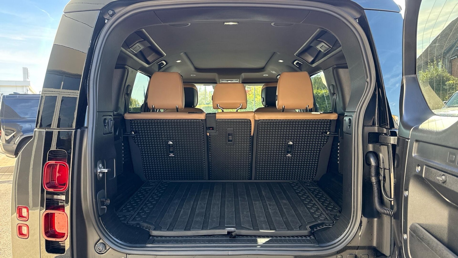 Used Land Rover Defender 2024 for sale - 77528666: Photo 10