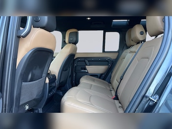 Used Land Rover Defender 2024 for sale - 77528666: Photo