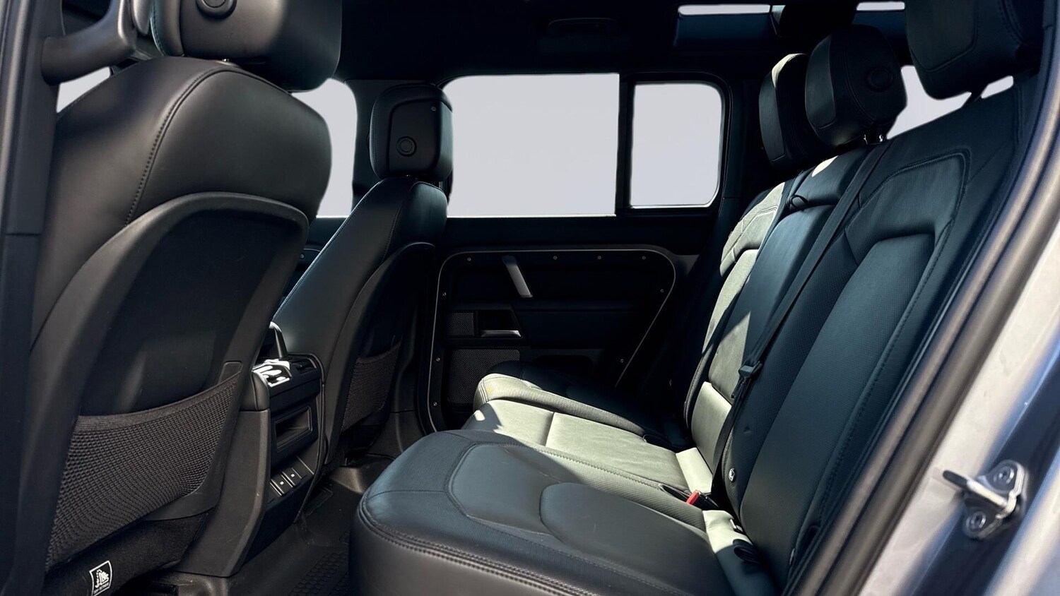 Used Land Rover Defender 2023 for sale - 77982929: Photo 4