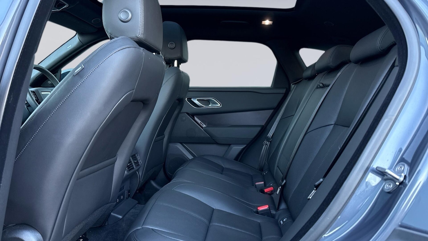 Used Land Rover Range Rover Velar 2025 for sale - 77042638: Photo 4