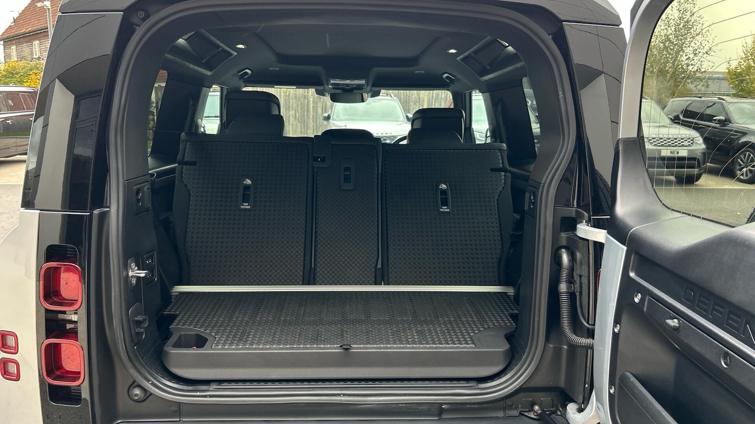 Used Land Rover Defender 2024 for sale - 76678800: Photo 10