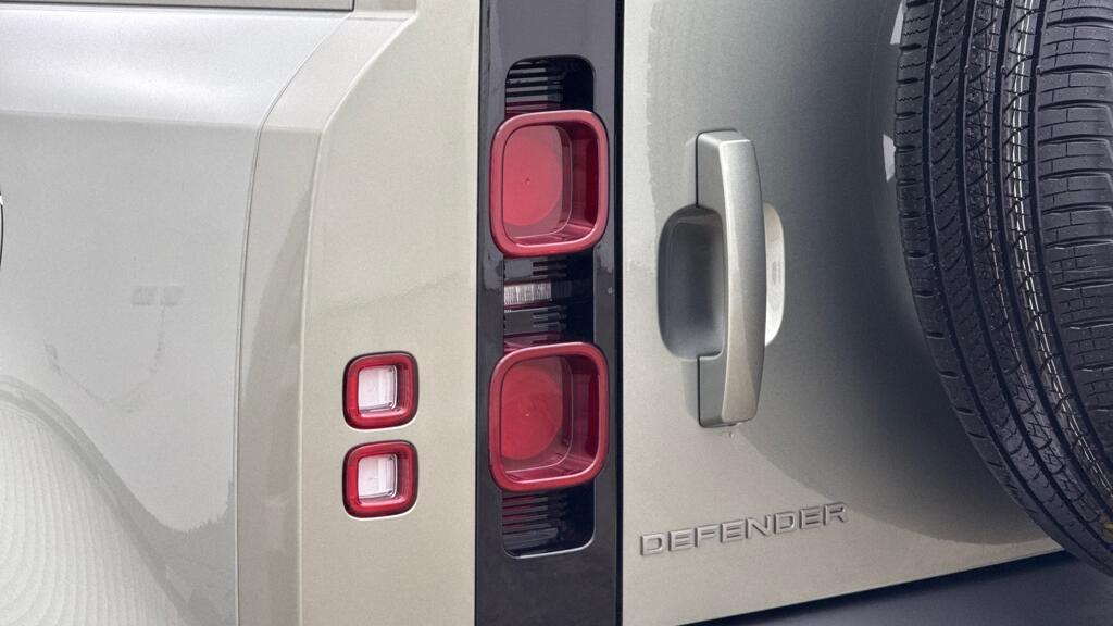 Used Land Rover Defender 2024 for sale - 77685576: Photo 10