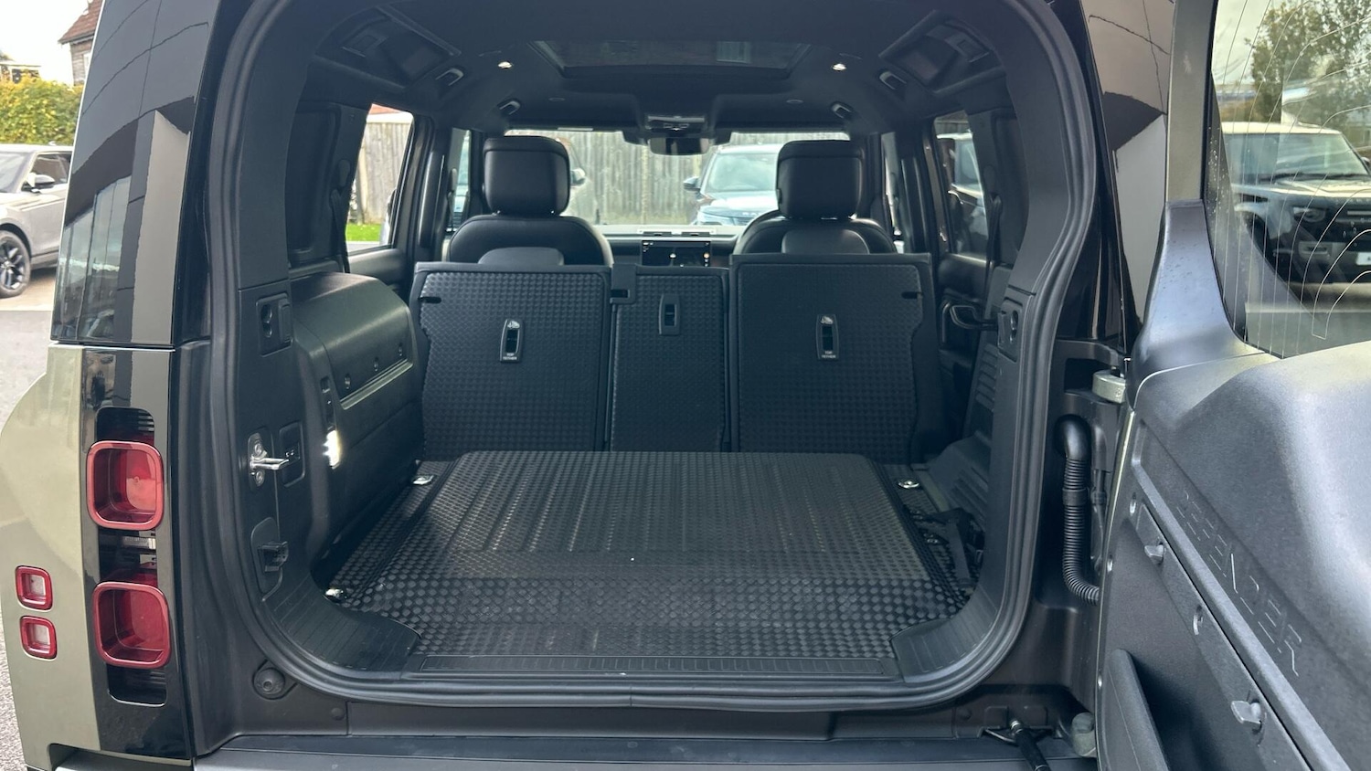 Used Land Rover Defender 2024 for sale - 76678870: Photo 10