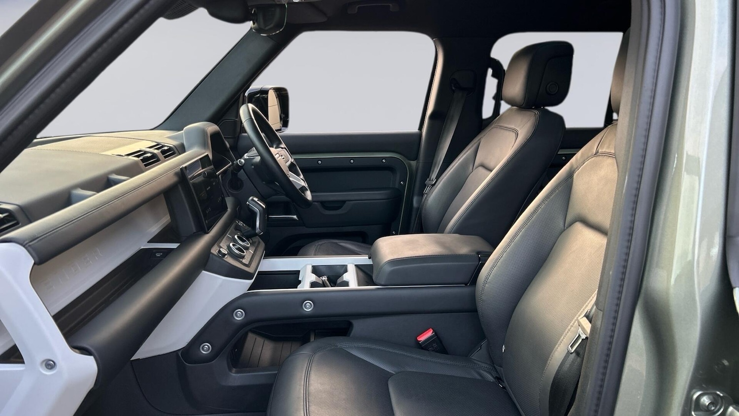 Used Land Rover Defender 2024 for sale - 76678870: Photo 3