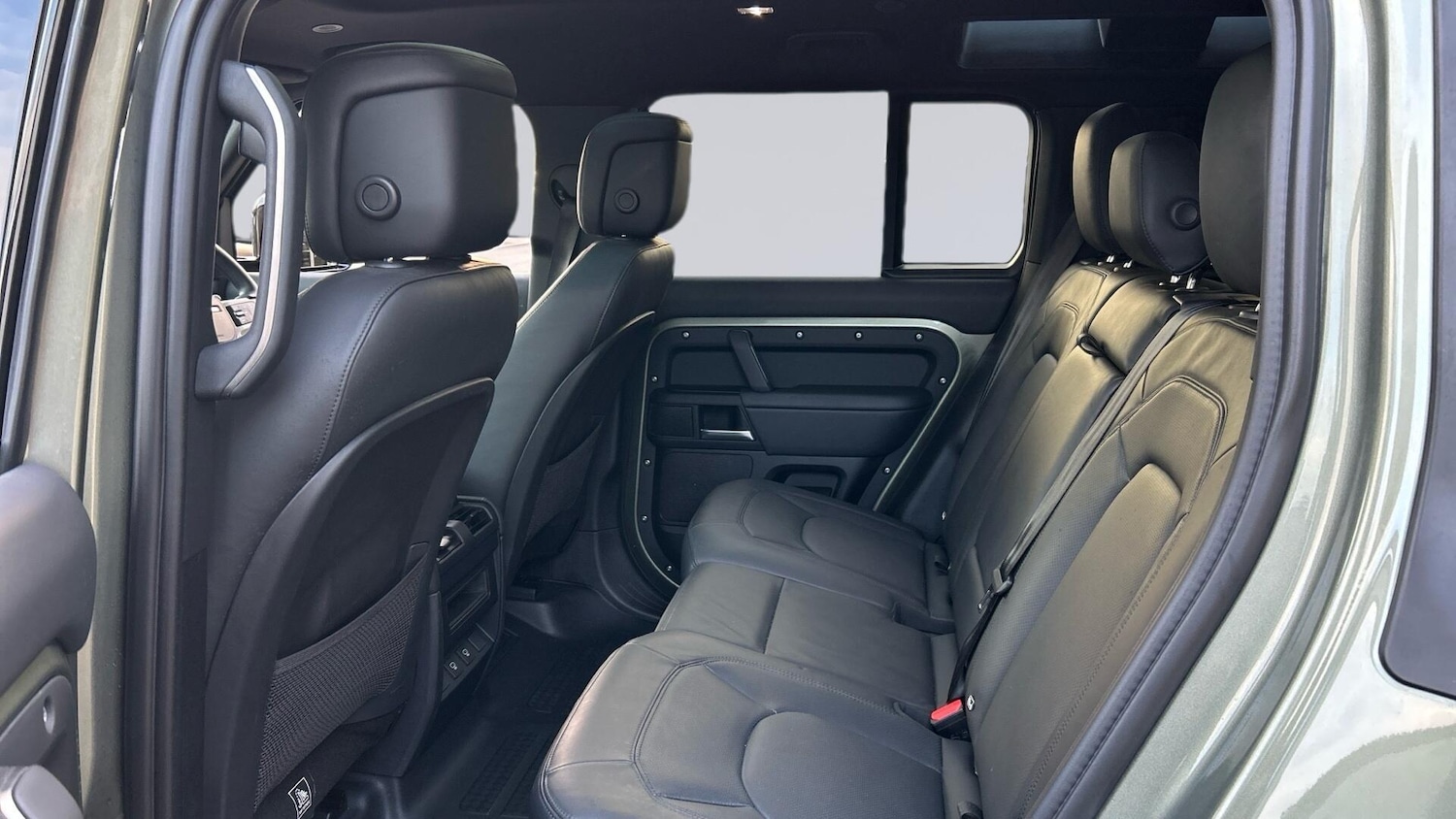 Used Land Rover Defender 2024 for sale - 76678870: Photo 4