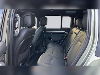 Used Land Rover Defender 2024 for sale - 76678870: Photo