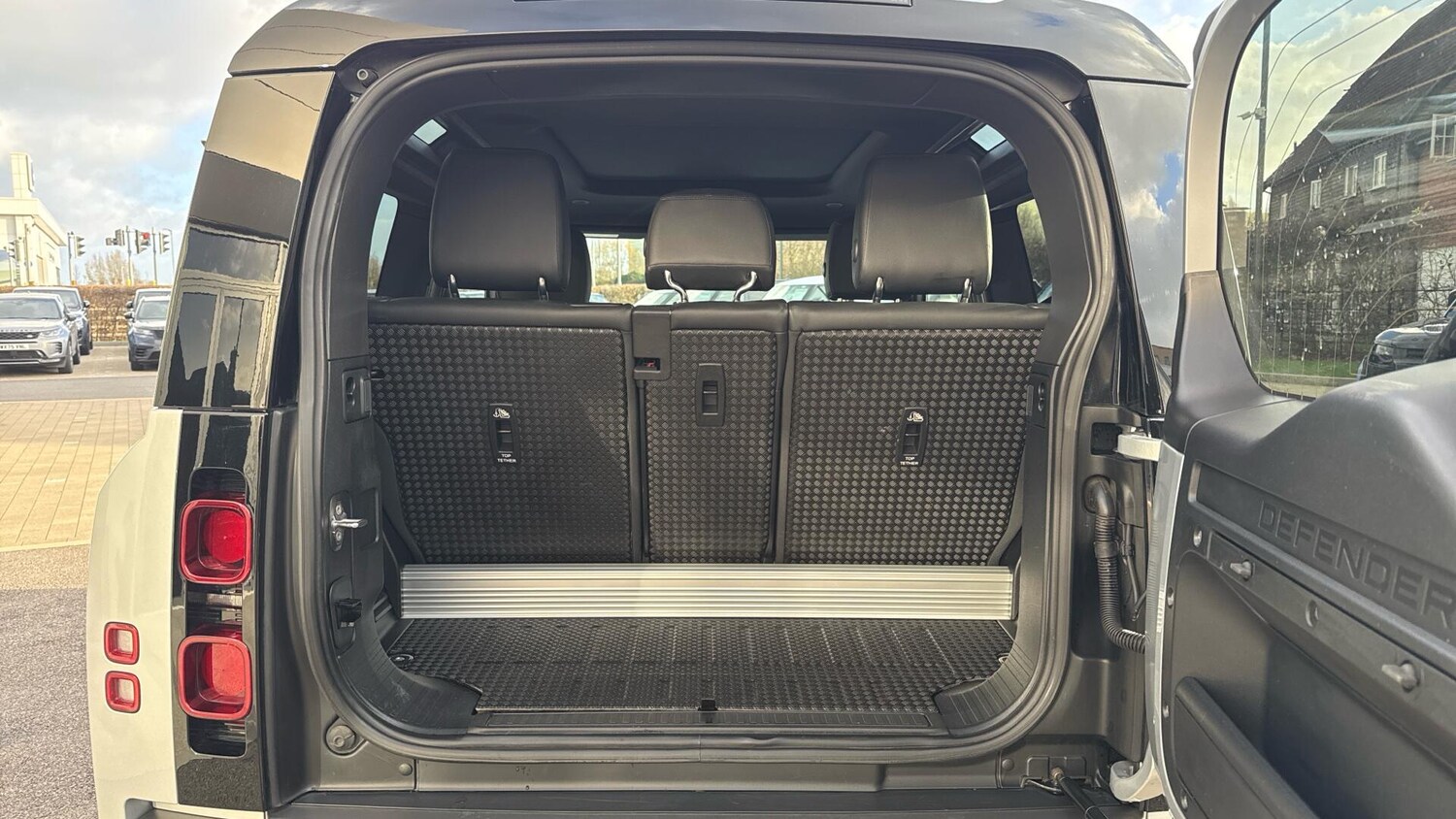 Used Land Rover Defender 2022 for sale - 77010024: Photo 10