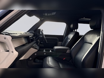 Used Land Rover Defender 2022 for sale - 77010024: Photo