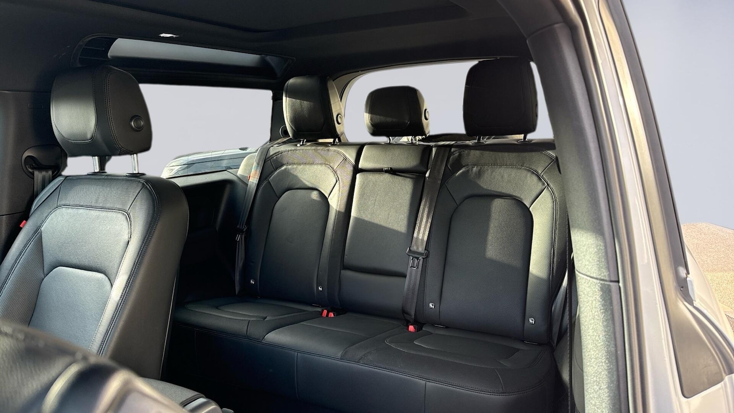 Used Land Rover Defender 2022 for sale - 77010024: Photo 4