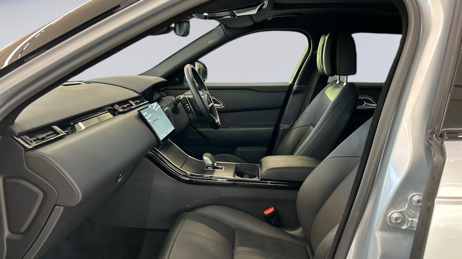 Used Land Rover Range Rover Velar 2023 for sale - 76676037: Photo 3