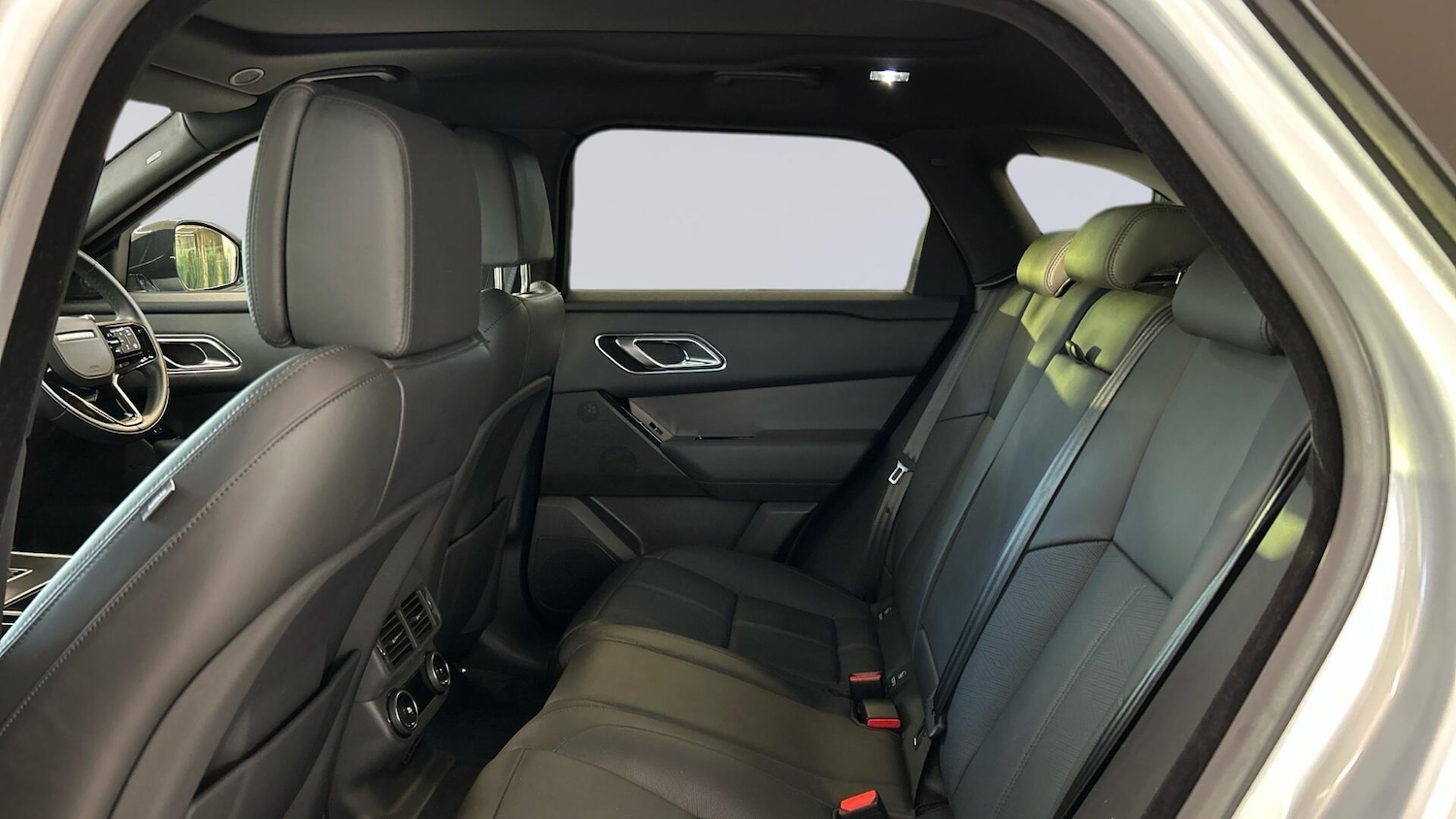 Used Land Rover Range Rover Velar 2023 for sale - 76676037: Photo 4