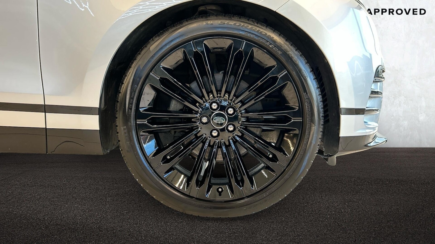 Used Land Rover Range Rover Velar 2023 for sale - 76676037: Photo 8