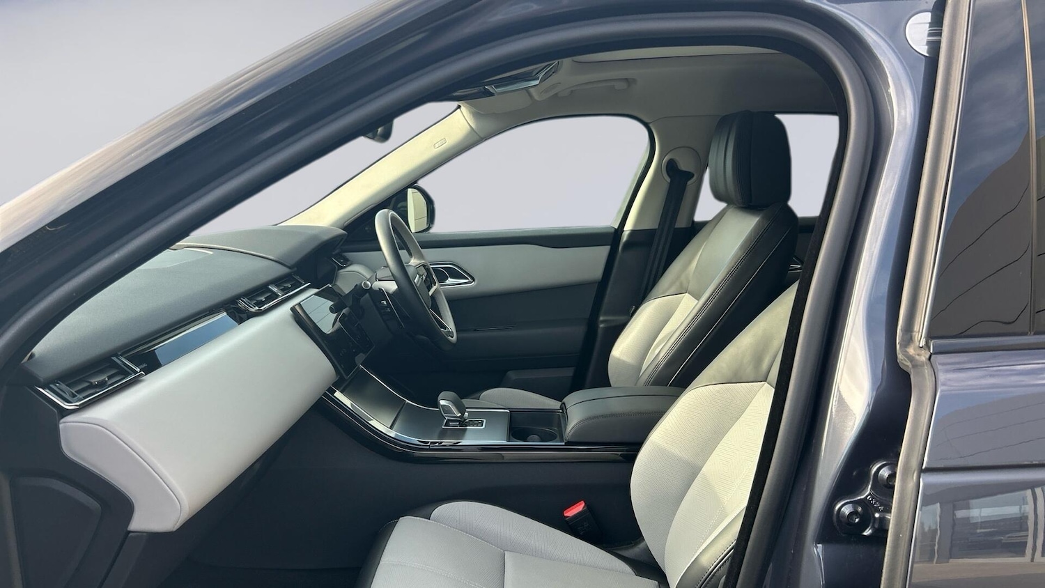 Used Land Rover Range Rover Velar 2024 for sale - 76678205: Photo 3