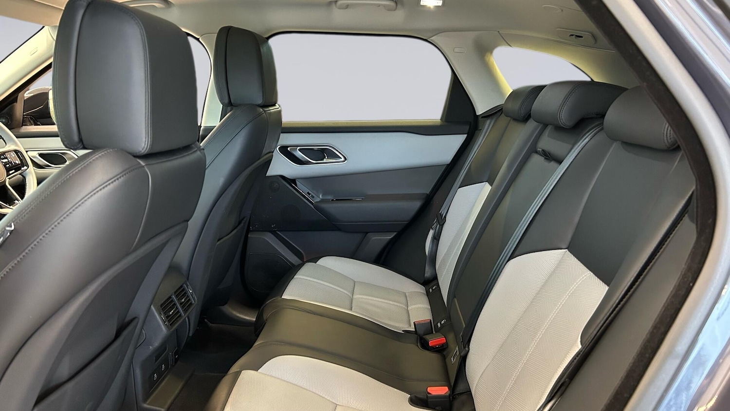 Used Land Rover Range Rover Velar 2024 for sale - 76678205: Photo 4