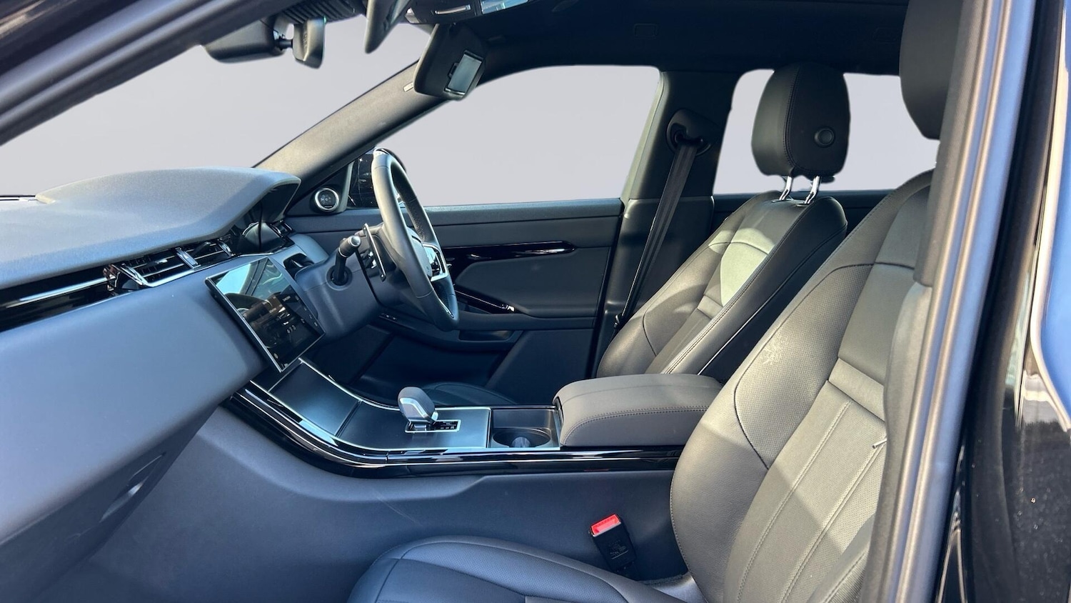 Used Land Rover Range Rover Evoque 2025 for sale - 76680012: Photo 3