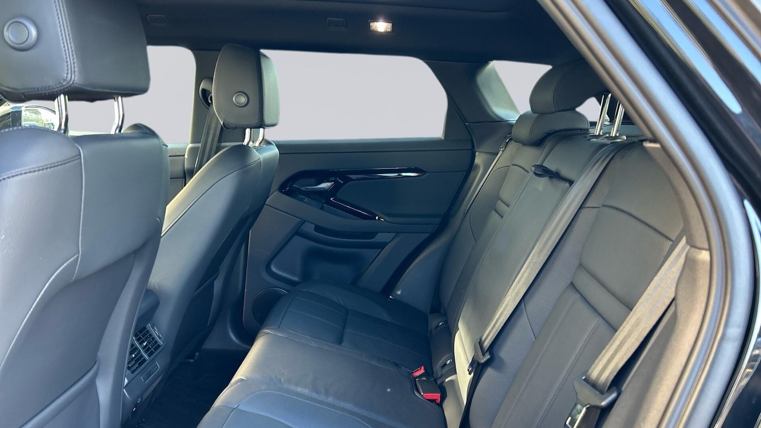 Used Land Rover Range Rover Evoque 2025 for sale - 76680012: Photo 4