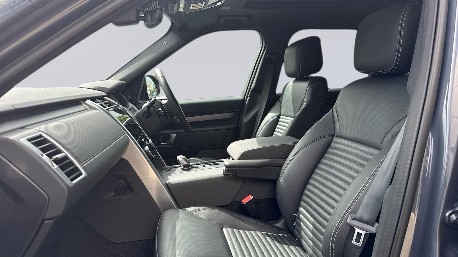 Used Land Rover Discovery 2025 for sale - 77205189: Photo 3