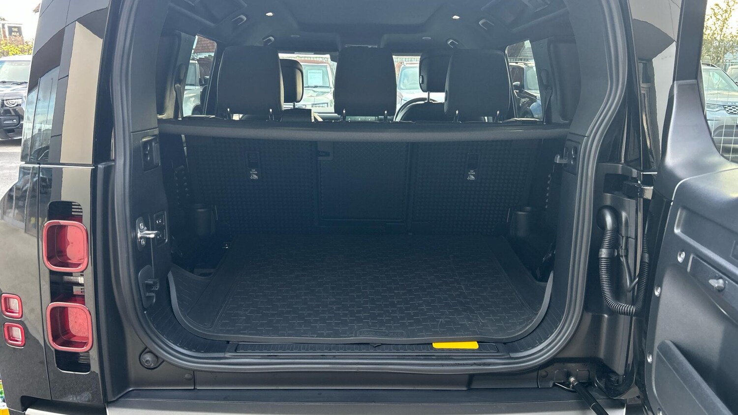 Used Land Rover Defender 2024 for sale - 76677499: Photo 10