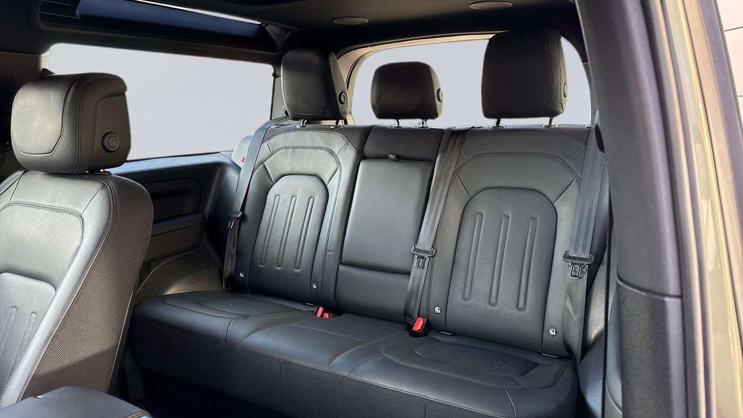 Used Land Rover Defender 2022 for sale - 77755425: Photo 4