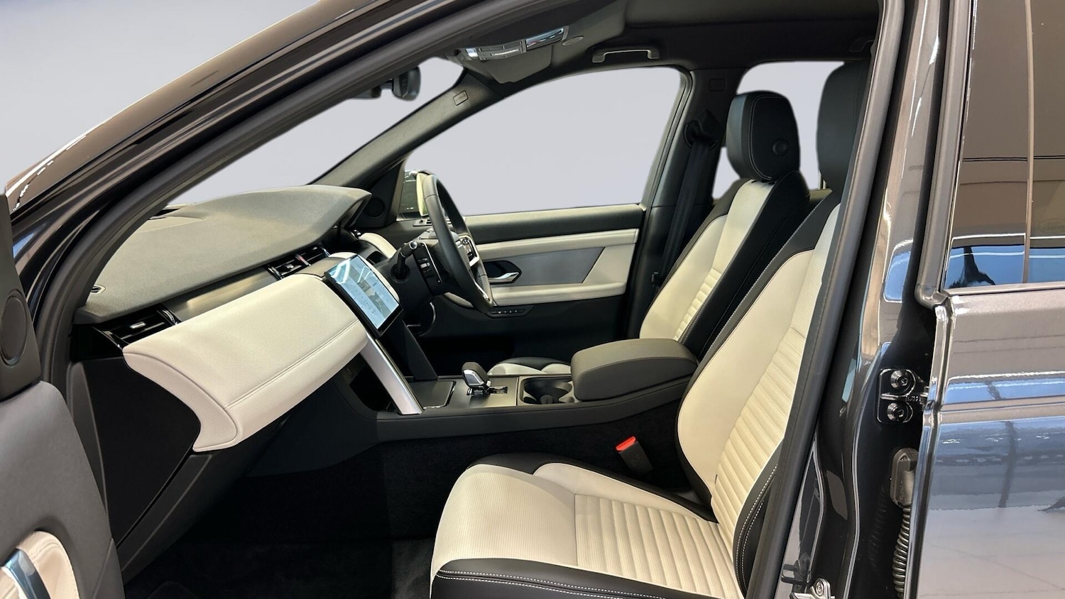 Used Land Rover Discovery Sport 2025 for sale - 77307291: Photo 3