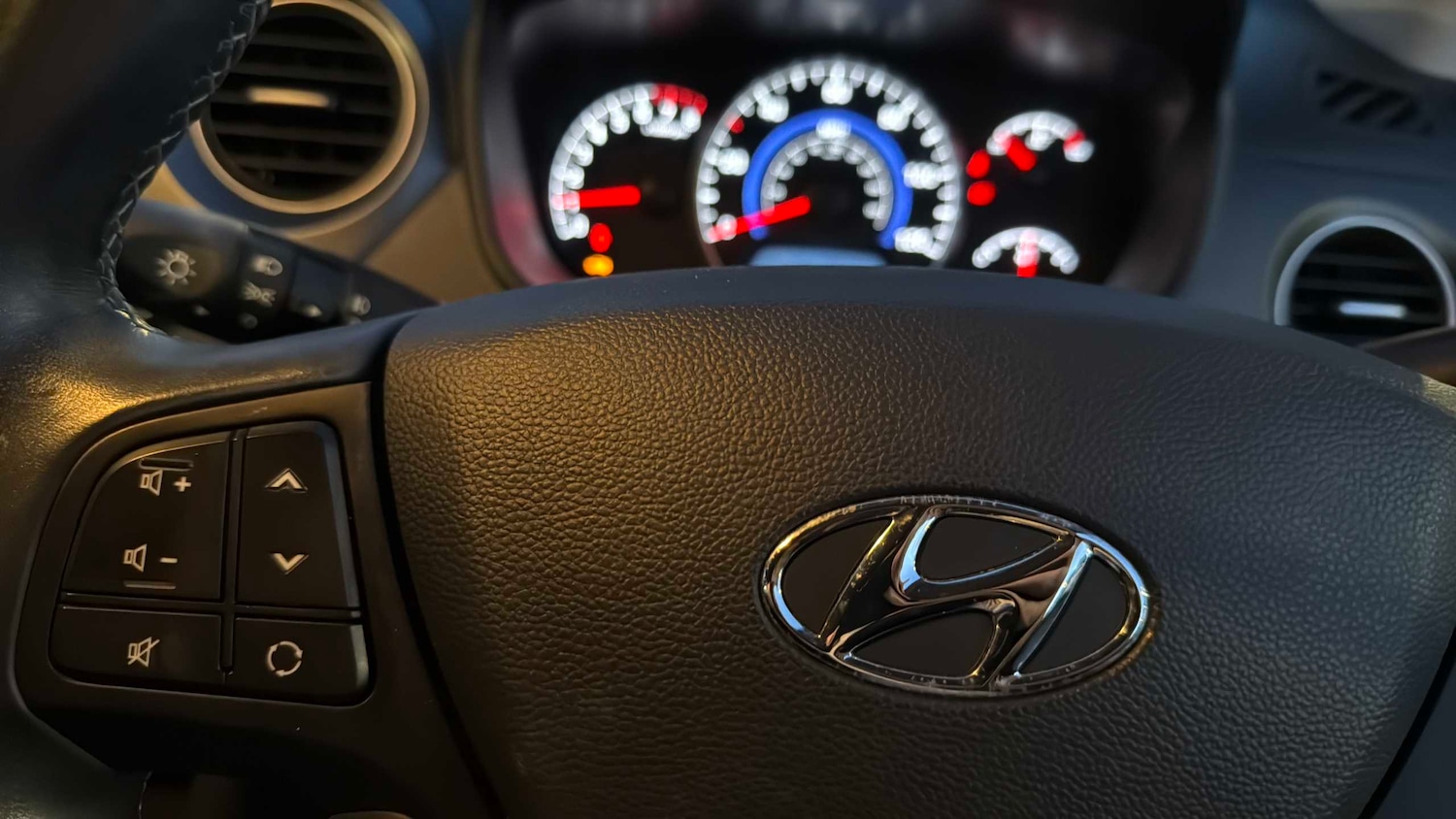 Used Hyundai i10 2016 for sale - 77361528: Photo 9