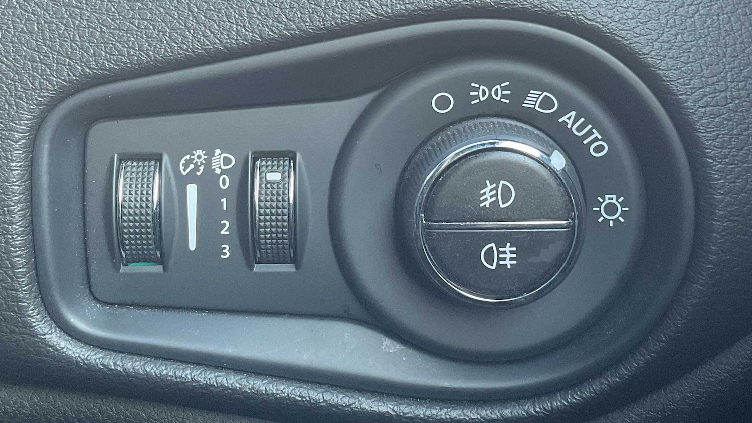 Used Jeep Renegade 2021 for sale - 76704969: Photo 24