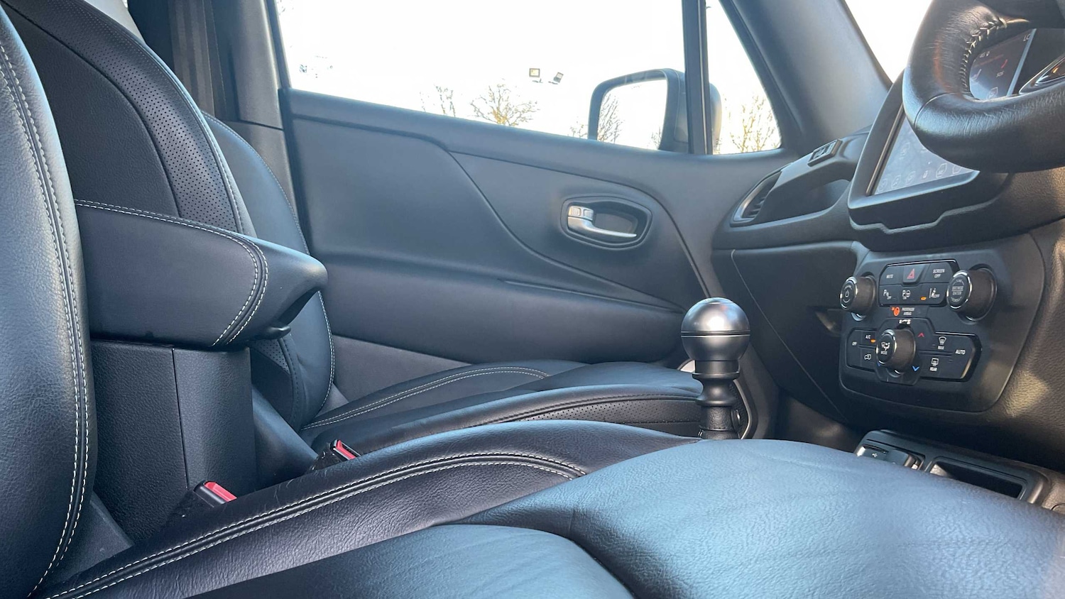 Used Jeep Renegade 2021 for sale - 76704969: Photo 27