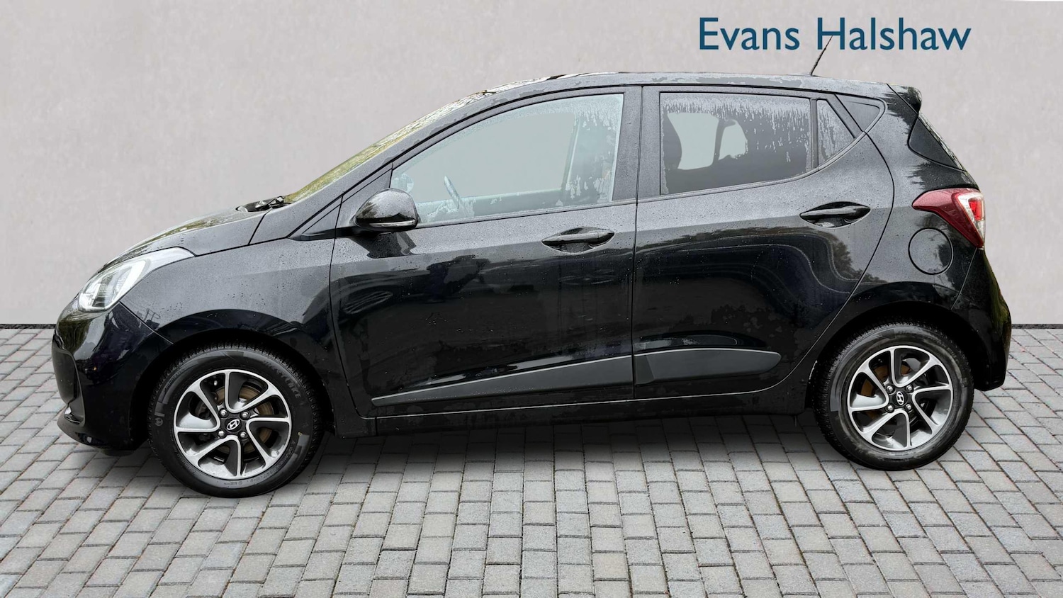 Used Hyundai i10 2017 for sale - 76339680: Photo 8