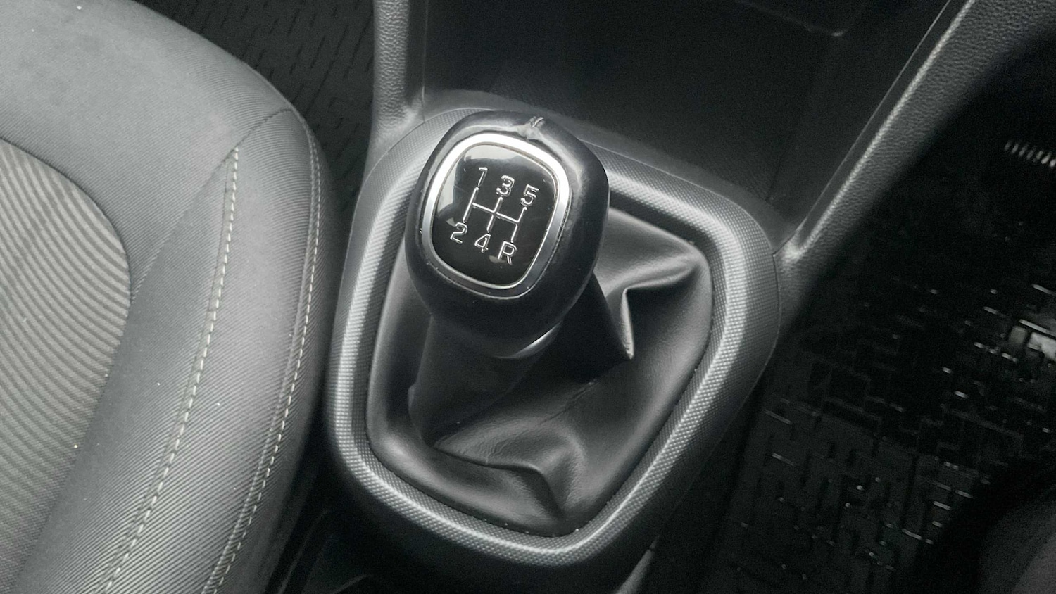 Used Hyundai i10 2019 for sale - 76967891: Photo 24