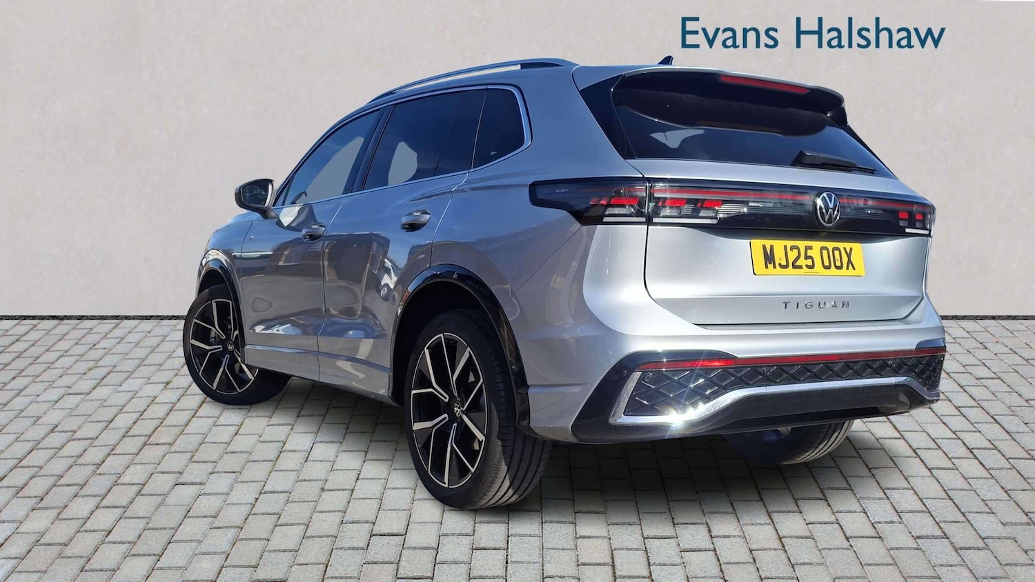 Used Volkswagen Tiguan for sale - 78173659: Photo 2