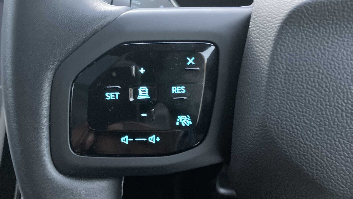 Used Ford Explorer 2024 for sale - 78161427: Photo 24