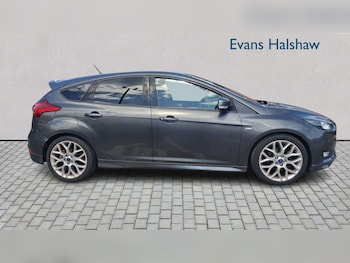 Used Ford Focus 2017 for sale - 79428456: Photo