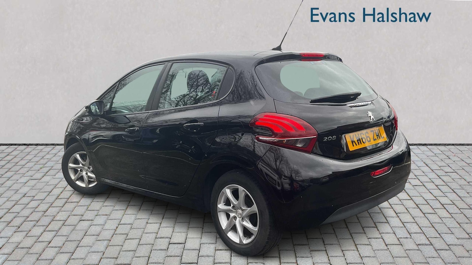 Used Peugeot 208 2017 for sale - 77316447: Photo 2