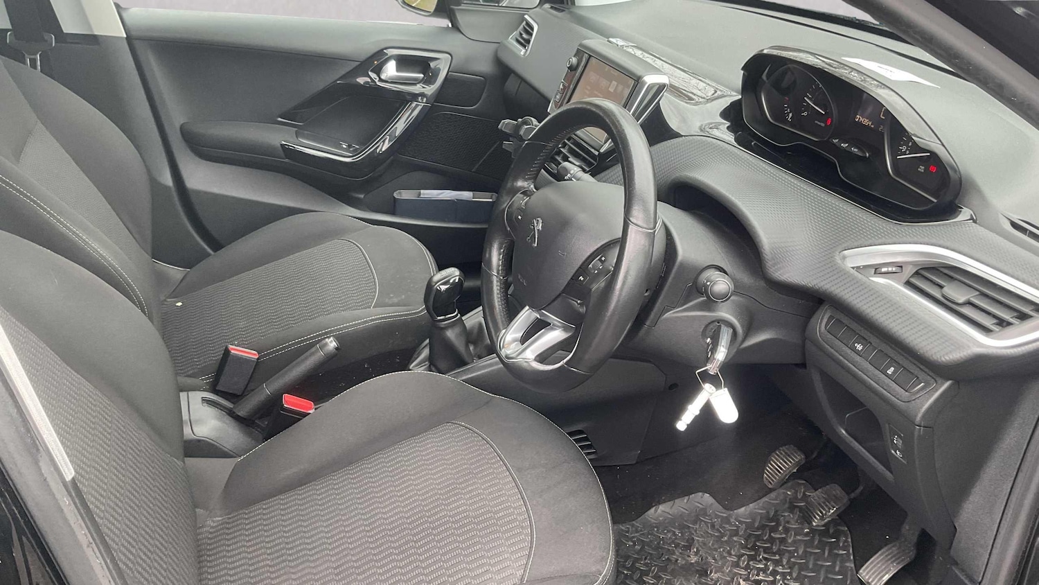 Used Peugeot 208 2017 for sale - 77316447: Photo 3