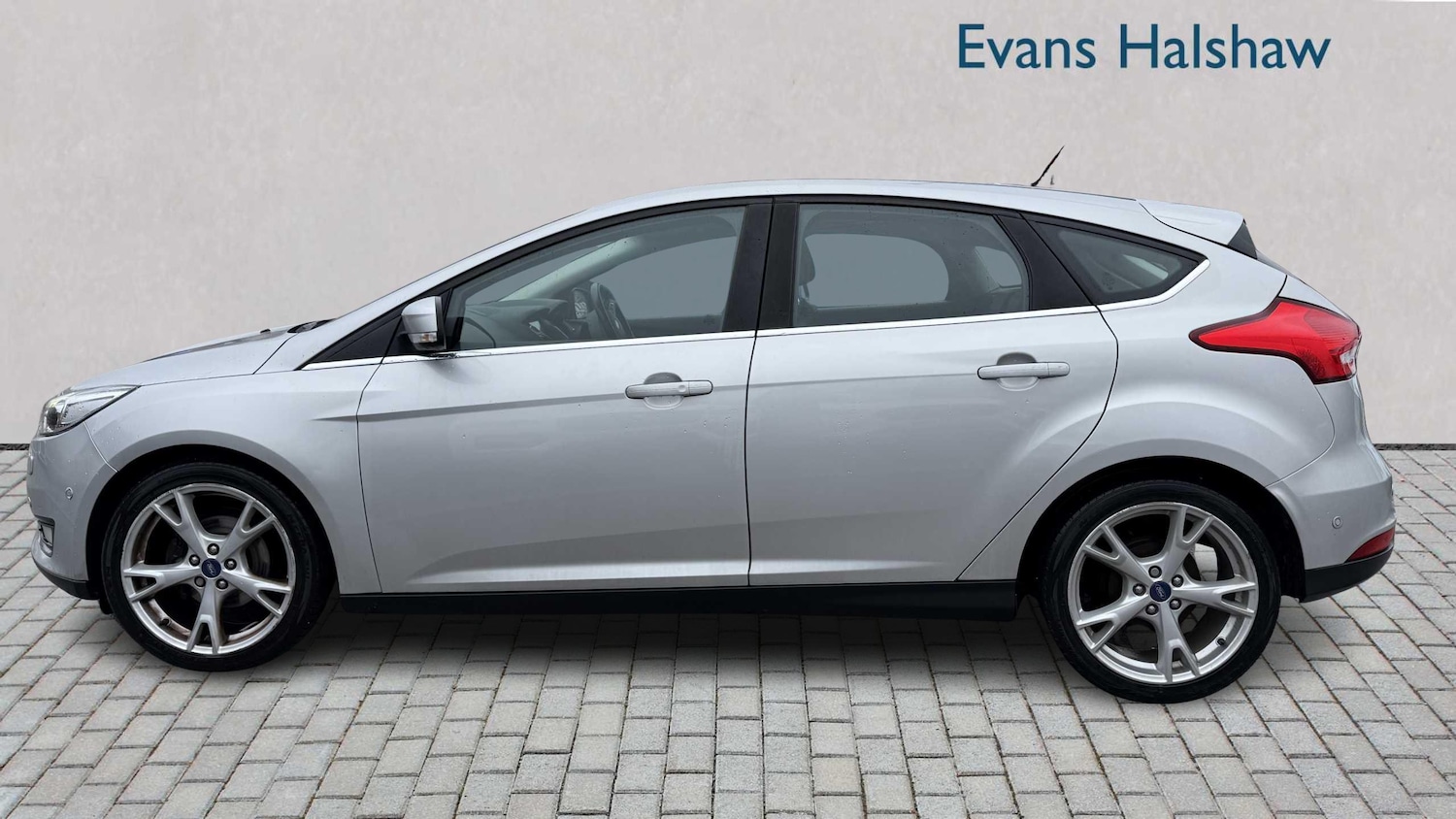 Used Ford Focus 2017 for sale - 77334055: Photo 3