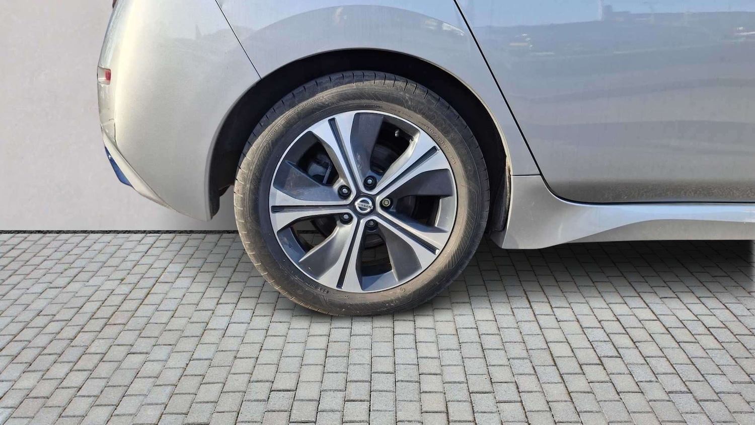 Used Nissan Leaf 2021 for sale - 77772301: Photo 2