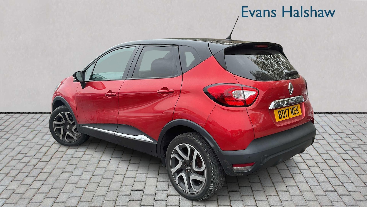 Used Renault Captur 2017 for sale - 76298403: Photo 2