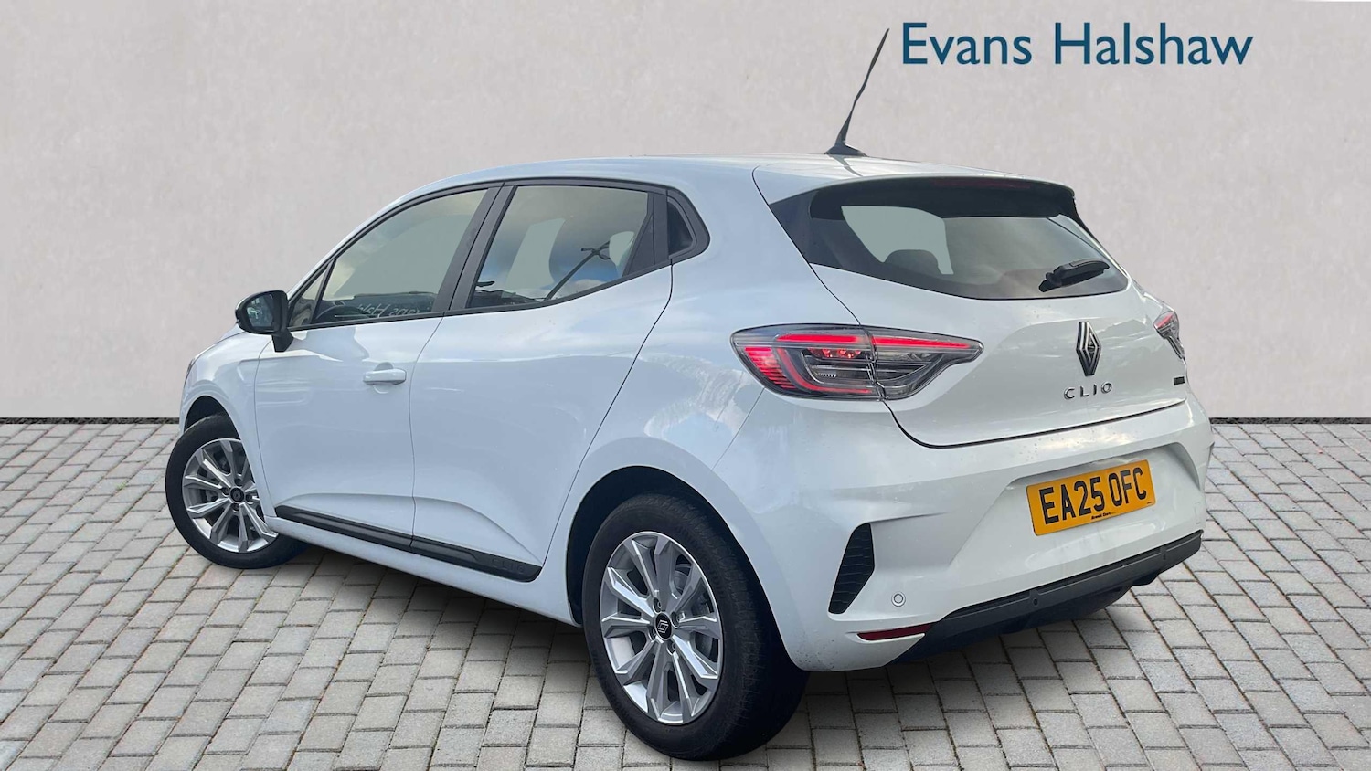 Used Renault Clio 2025 for sale - 77147251: Photo 2