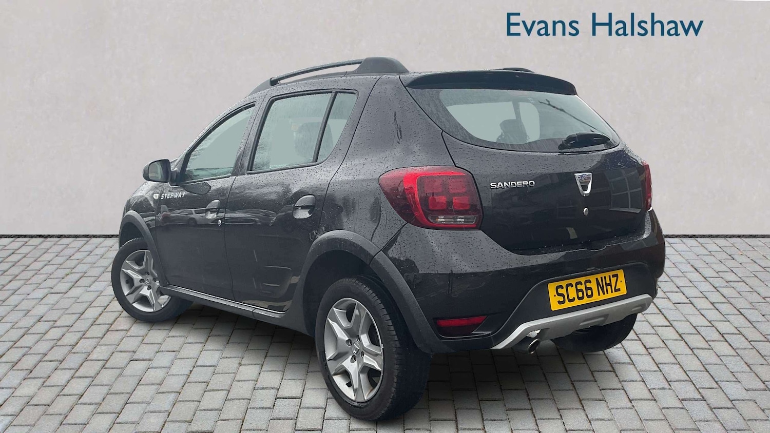 Used Dacia Sandero Stepway 2016 for sale - 77913901: Photo 2