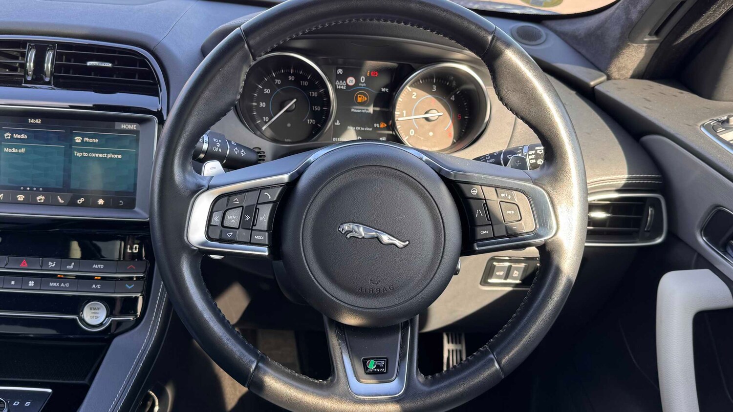 Used Jaguar F-Pace 2019 for sale - 77943216: Photo 11